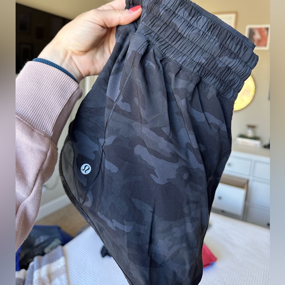 Lululemon Hotty Hot 2.5” HR short size 10